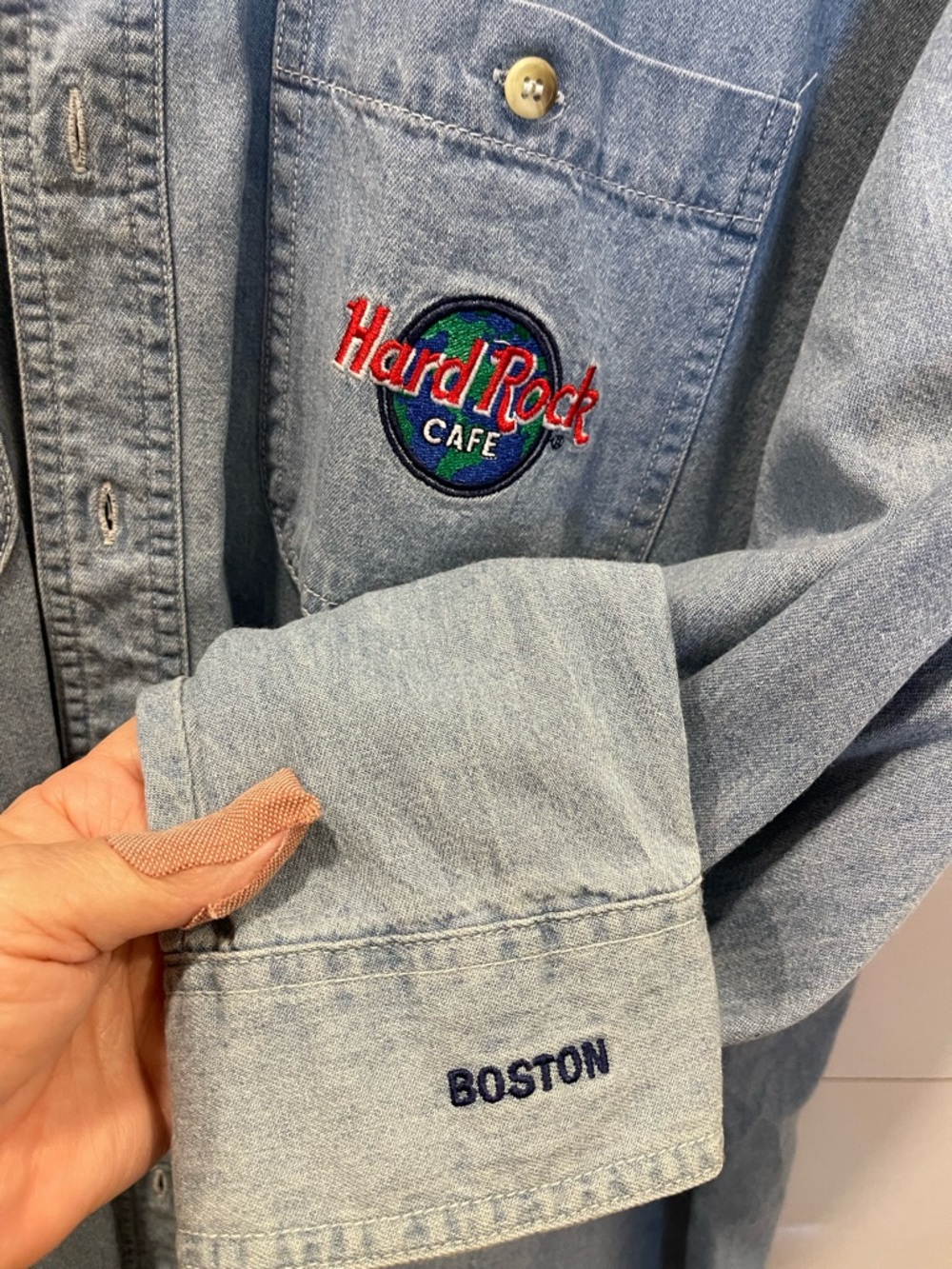 Hard Rock Cafe Boston Light Blue Chambray Denim Button-Up Shirt Adult XL - Picture 3 of 6